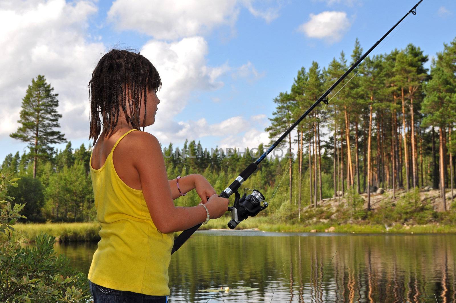 Girl fishing by anlu