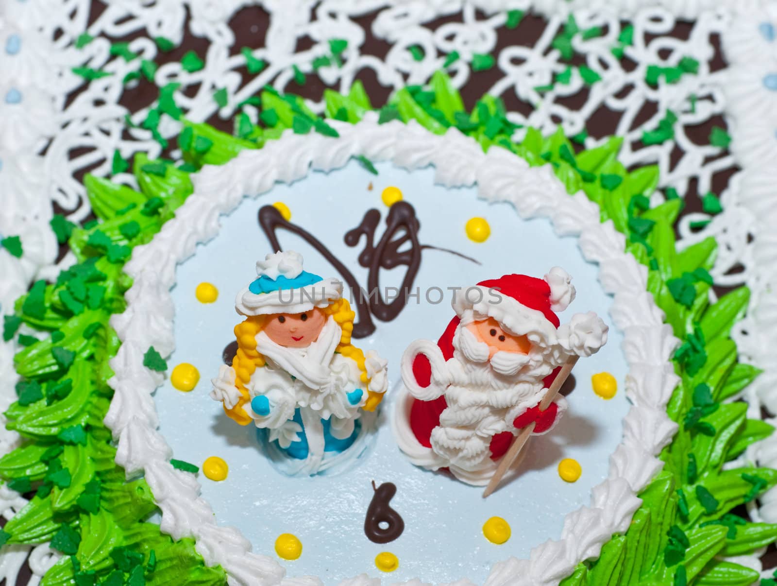 New Year's cake. Decorated the Snow Maiden and Santa on hours.