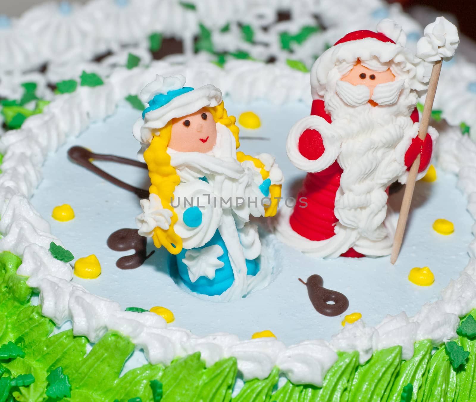 New Year's cake. Decorated the Snow Maiden and Santa on hours.