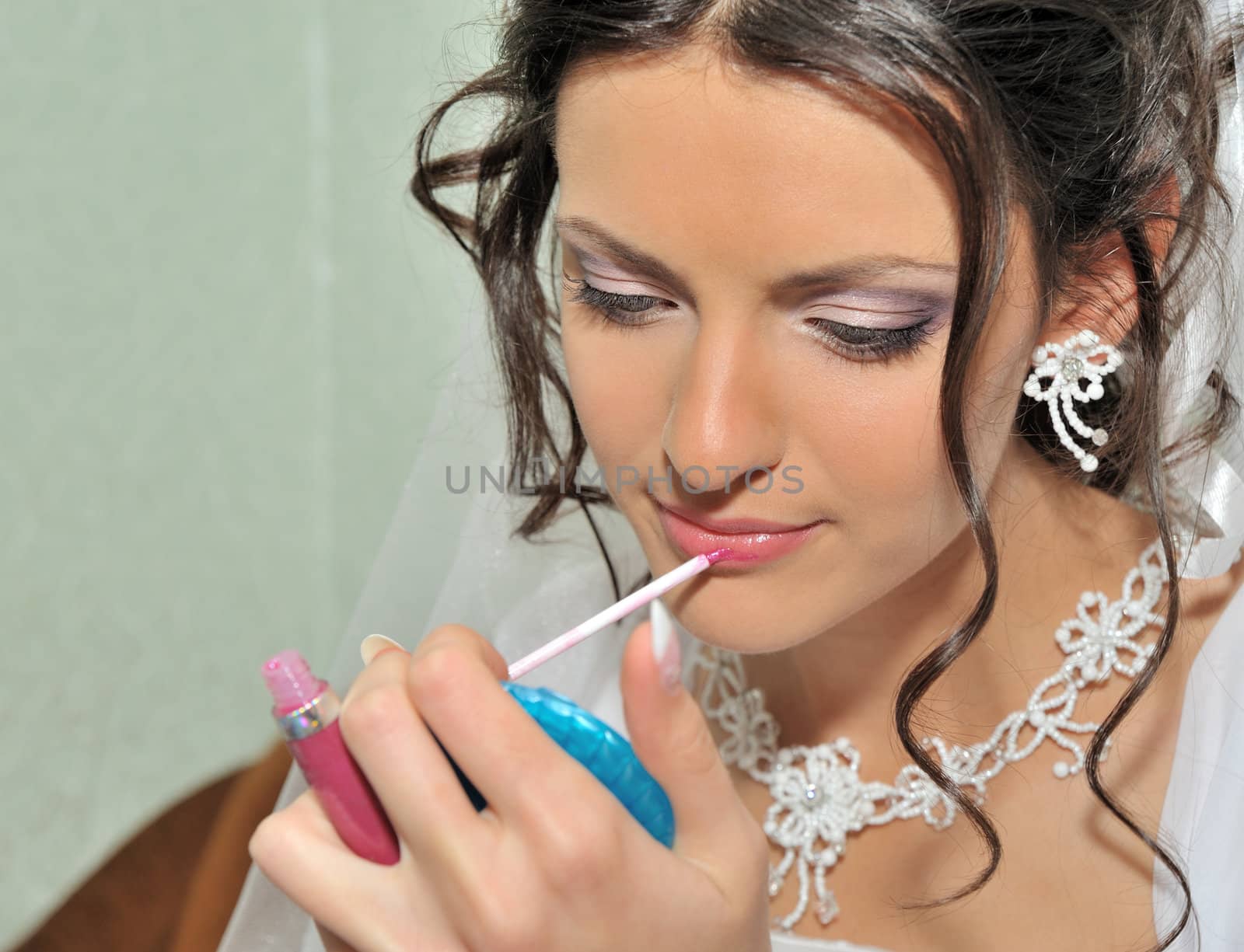 The bride making up. The young girl in a wedding dress.