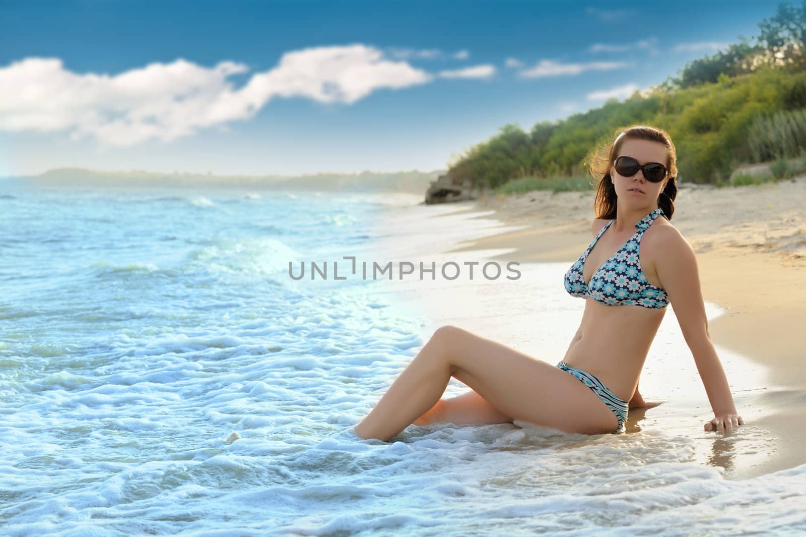 The girl on seacoast. The European appearance in sunglasses