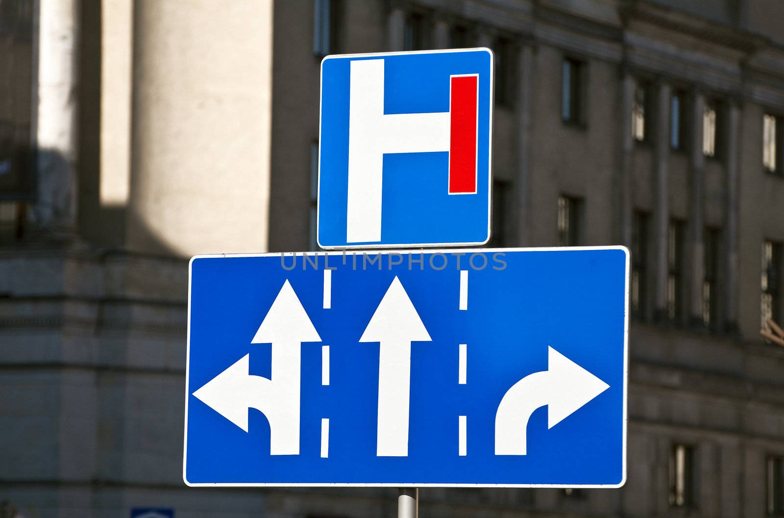 Three-lane traffic sign, left turn, right turn, and straight arrows.