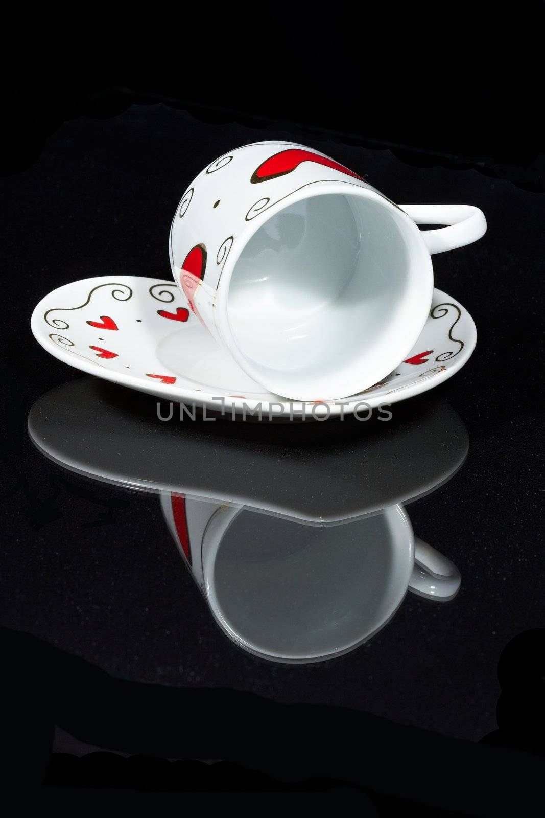White cup  by tigrek