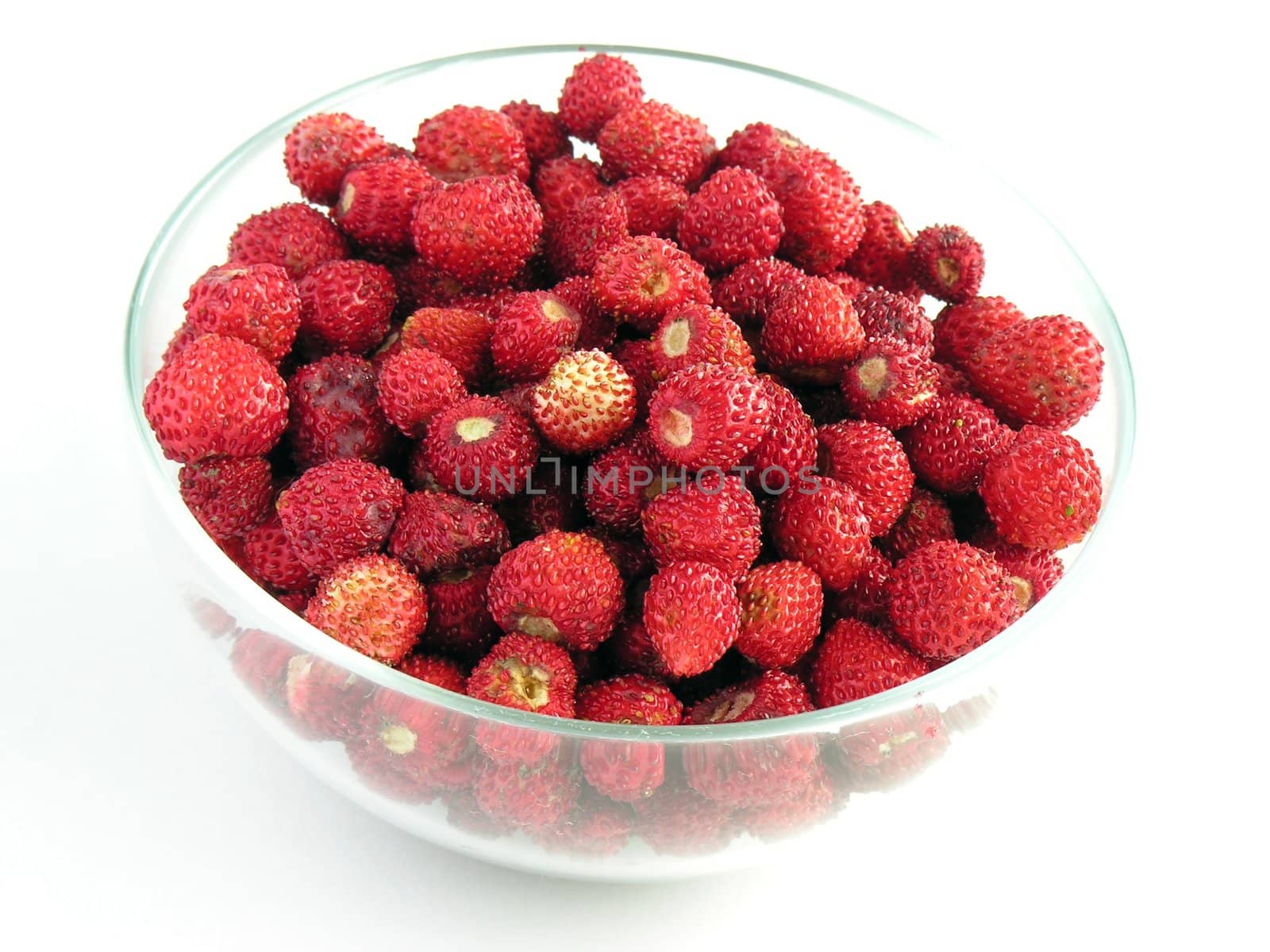 wild strawberries in glass pot by RAIMA