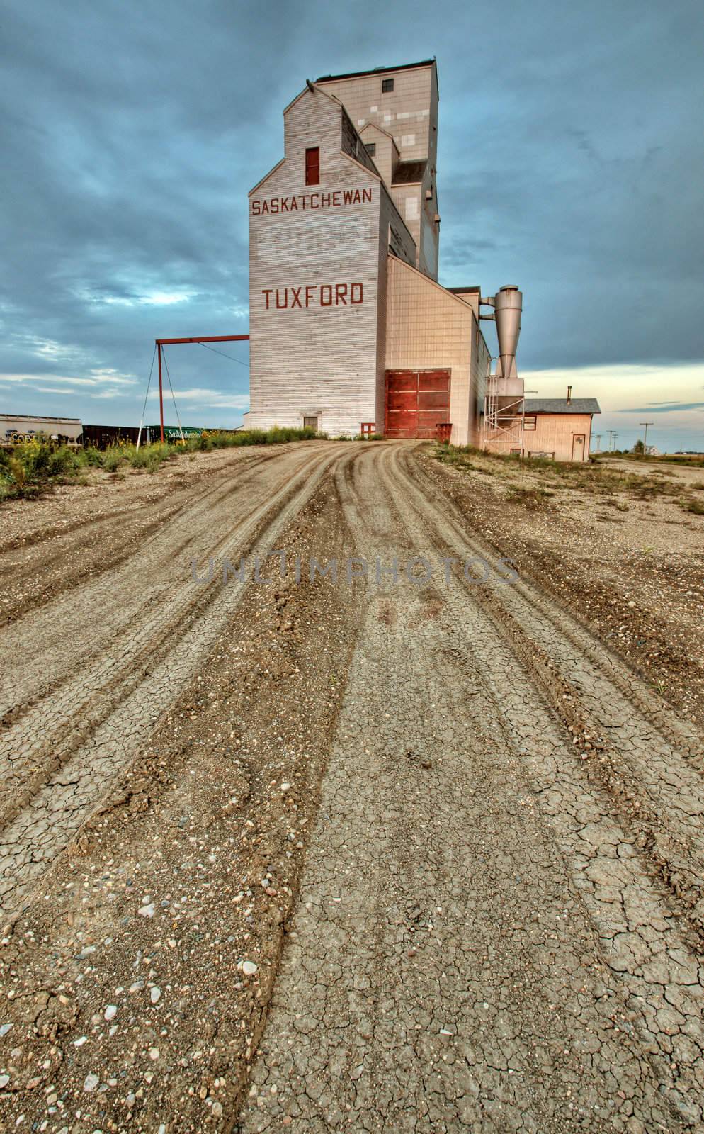 Saskatchewan Grain Elevator by pictureguy