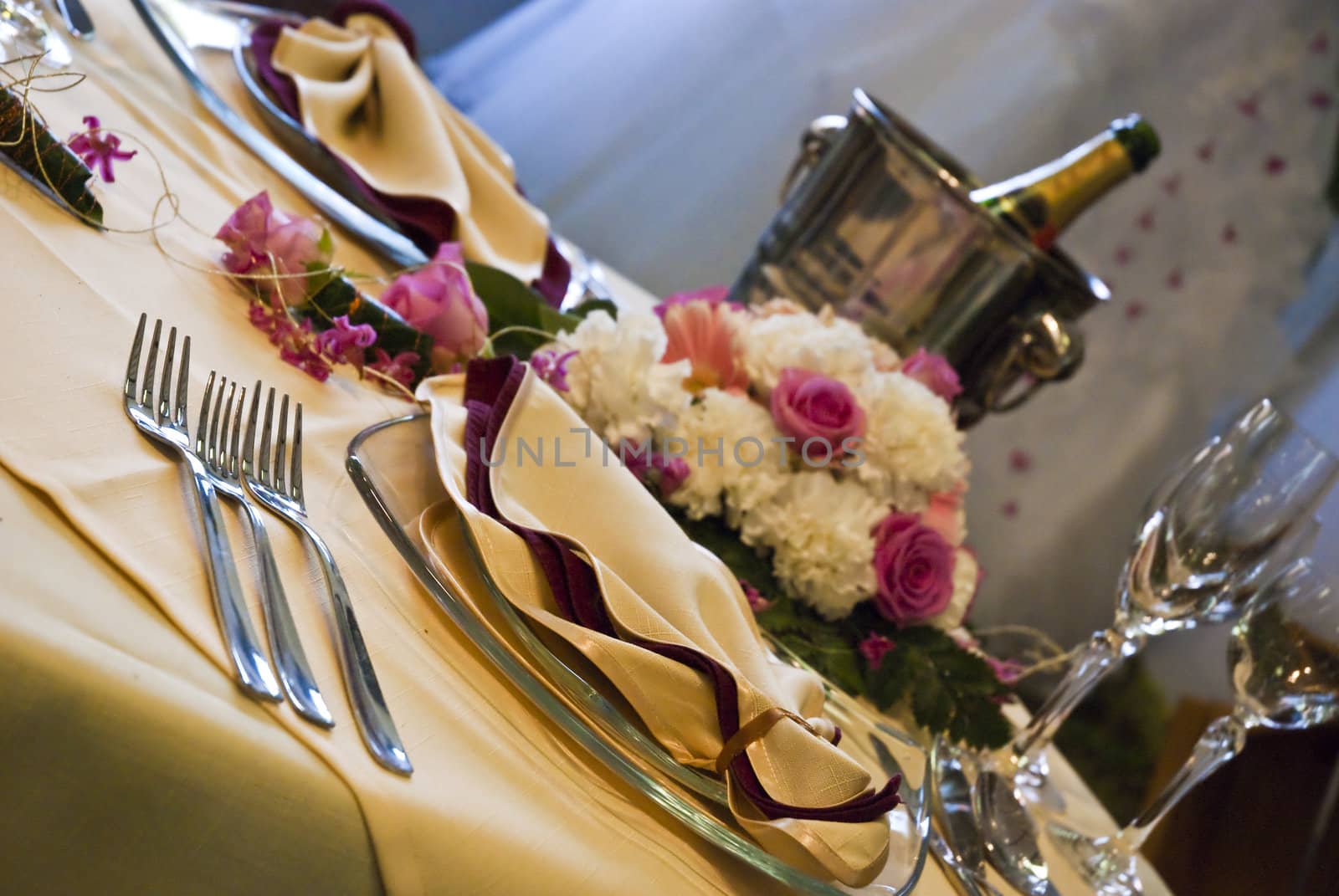 Beautiful wedding table  by mozzyb