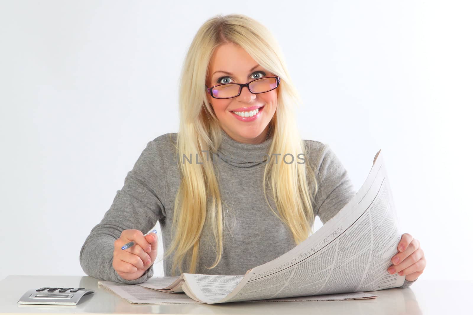 The business woman with newspapers And with the calculator