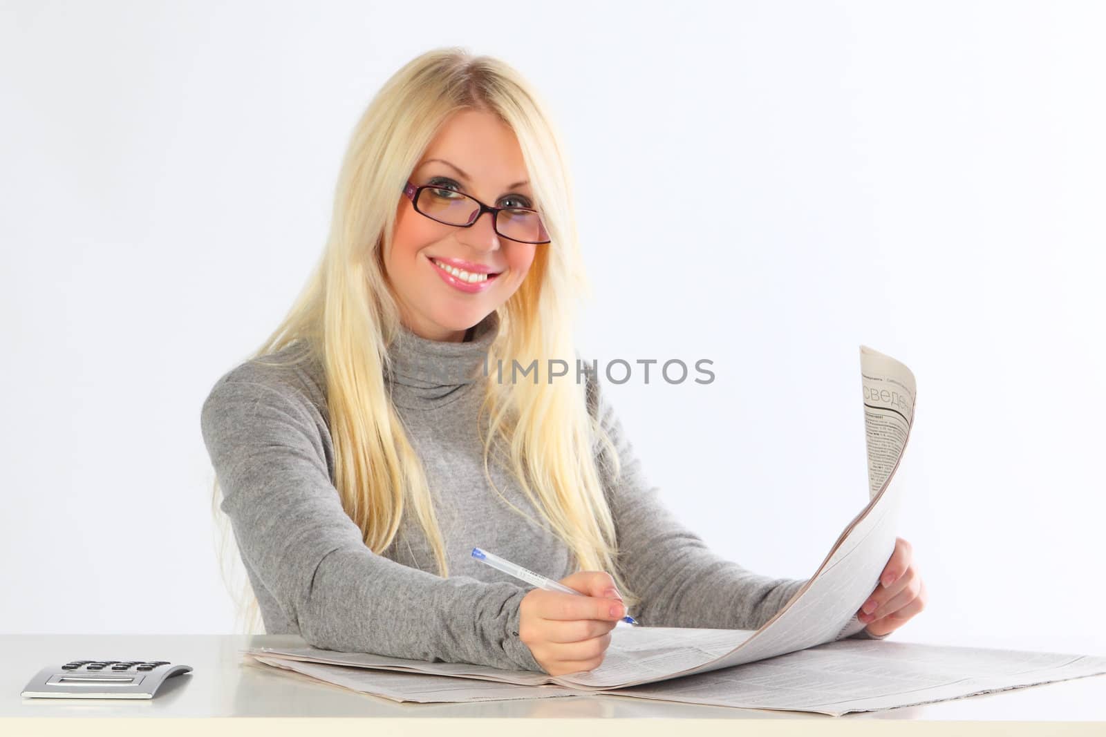 The business woman with newspapers And with the calculator