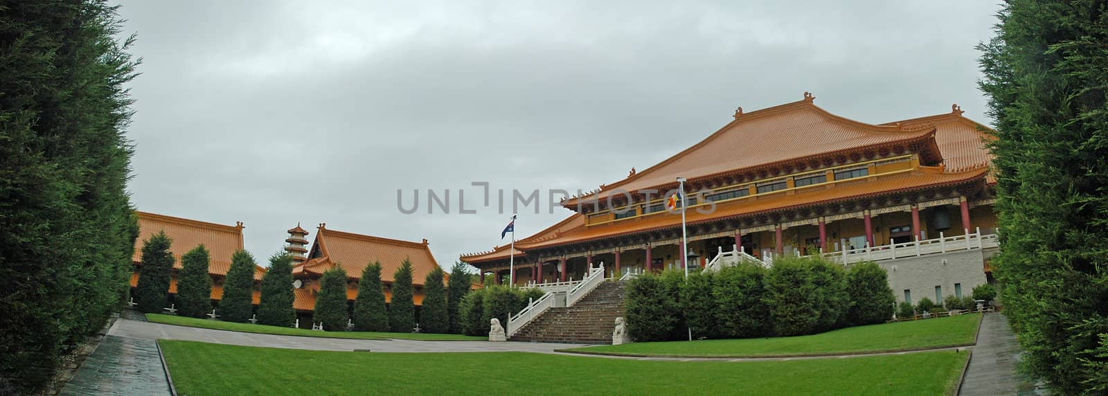 Nan Tien Temple (Southern Heaven Temple) is on the southern outskirts of the Australian city of Wollongong, approximately 80 km south of Sydney