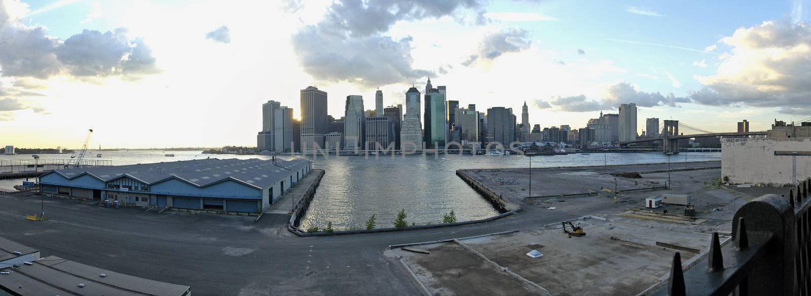 new yorks manhattan panorama, photo taken from brooklyn