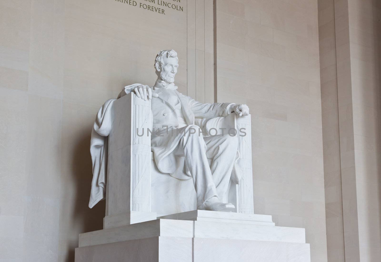 Abraham Lincoln statue in the Lincoln Memorial by gary718