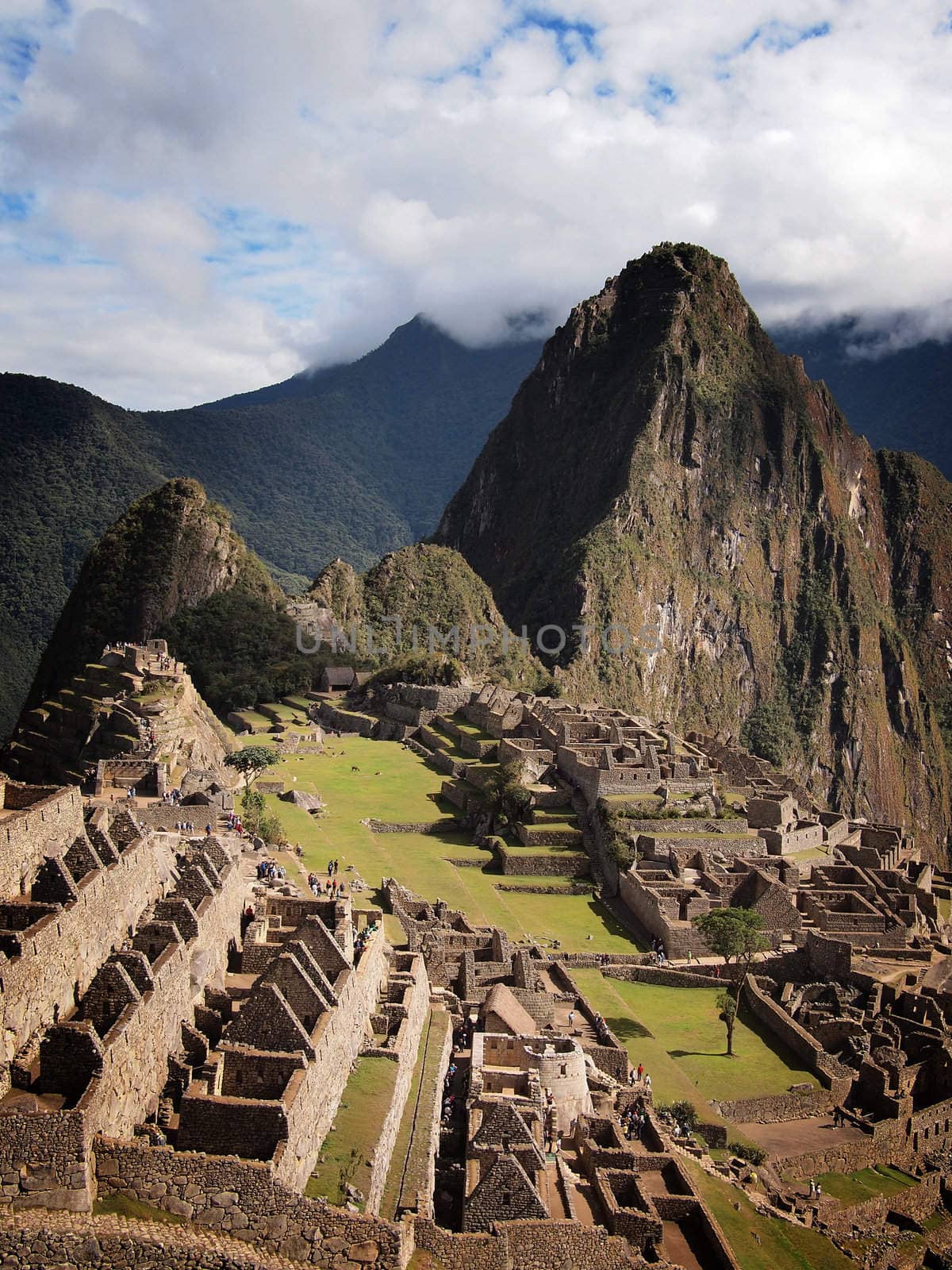 Famous Inca city Machu Picchu by pljvv