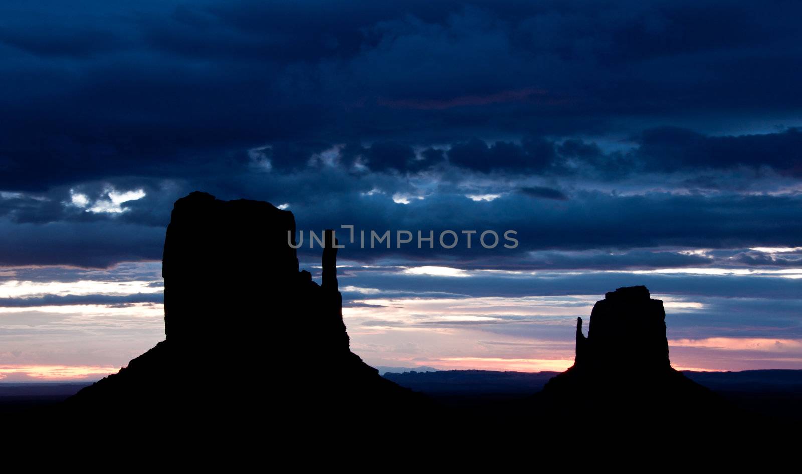 Monument valley cloudy sunrise