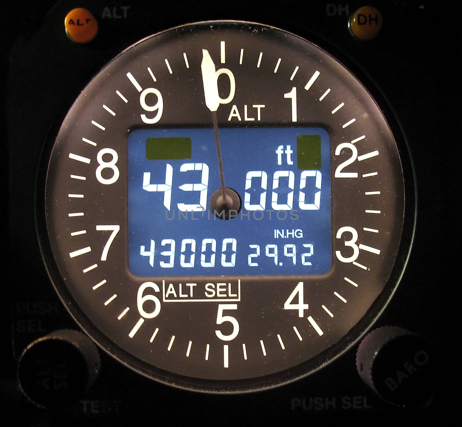 Electronic Aircraft altimeter showing a cruise altitude of 43000 feet.
