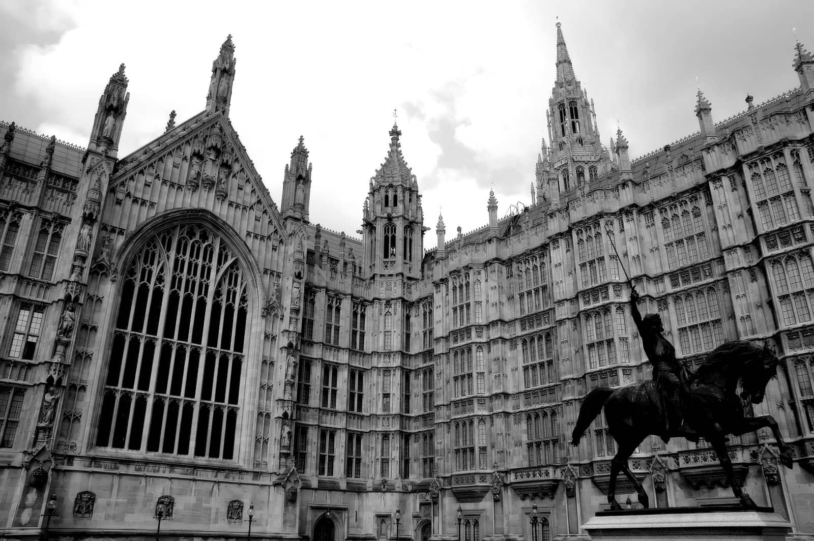 House of Parliament by eugenef