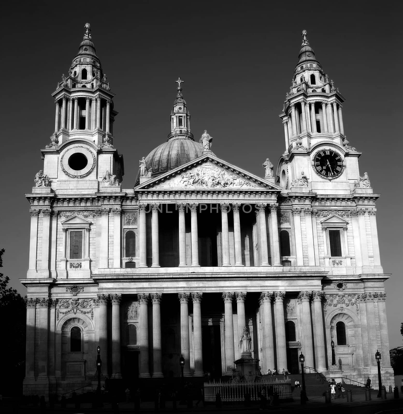 St. Paul's Cathedral by eugenef