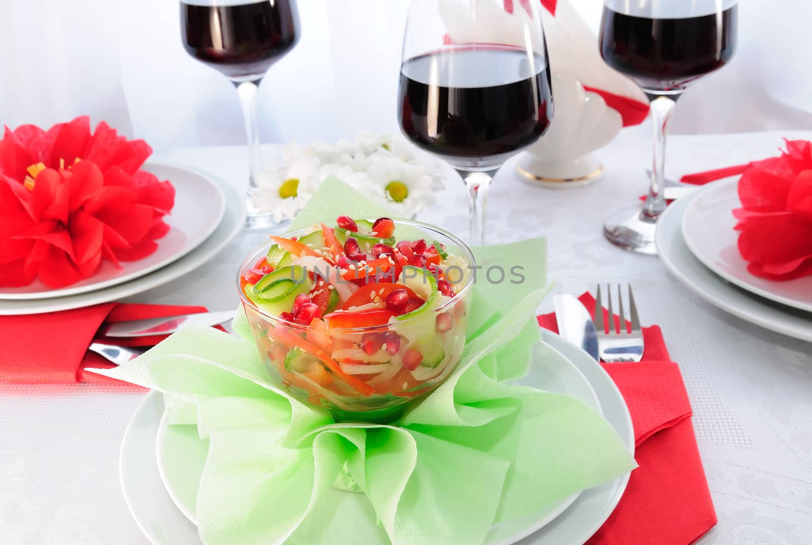 Fruit and vegetable salad with pomegranate seeds and sesame seeds

