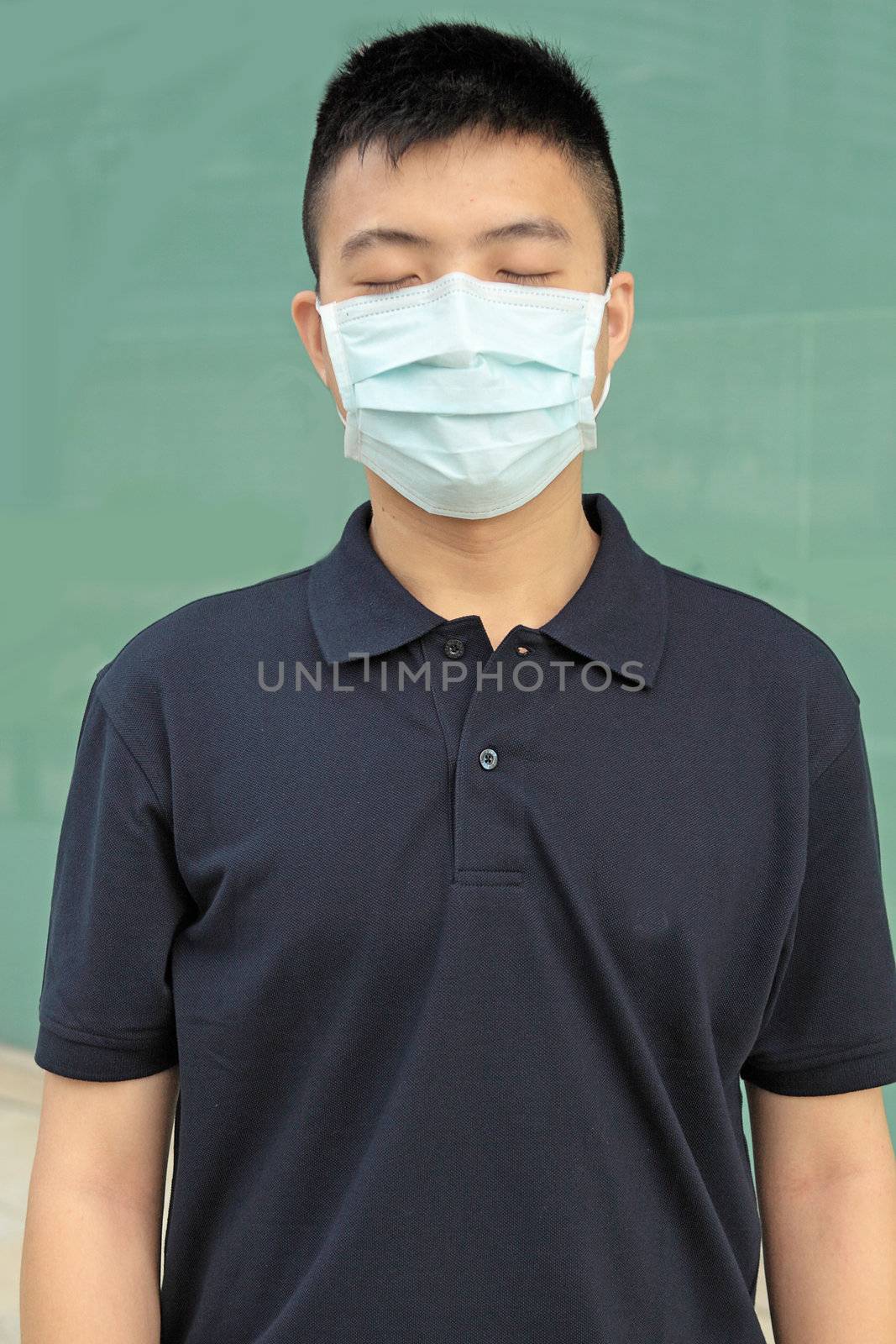 man wear mask outdoor by cozyta