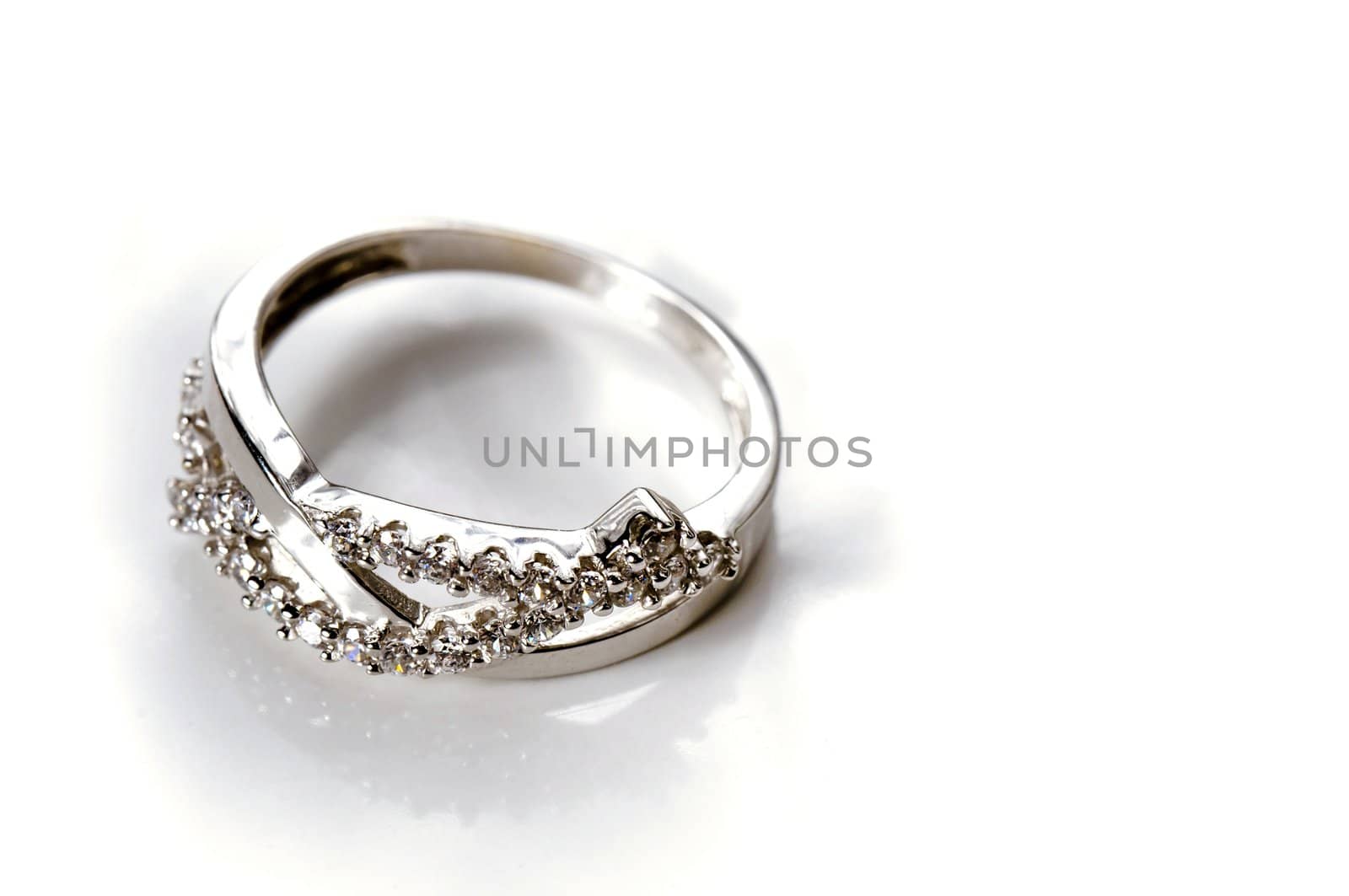 White gold Ring by rigamondis