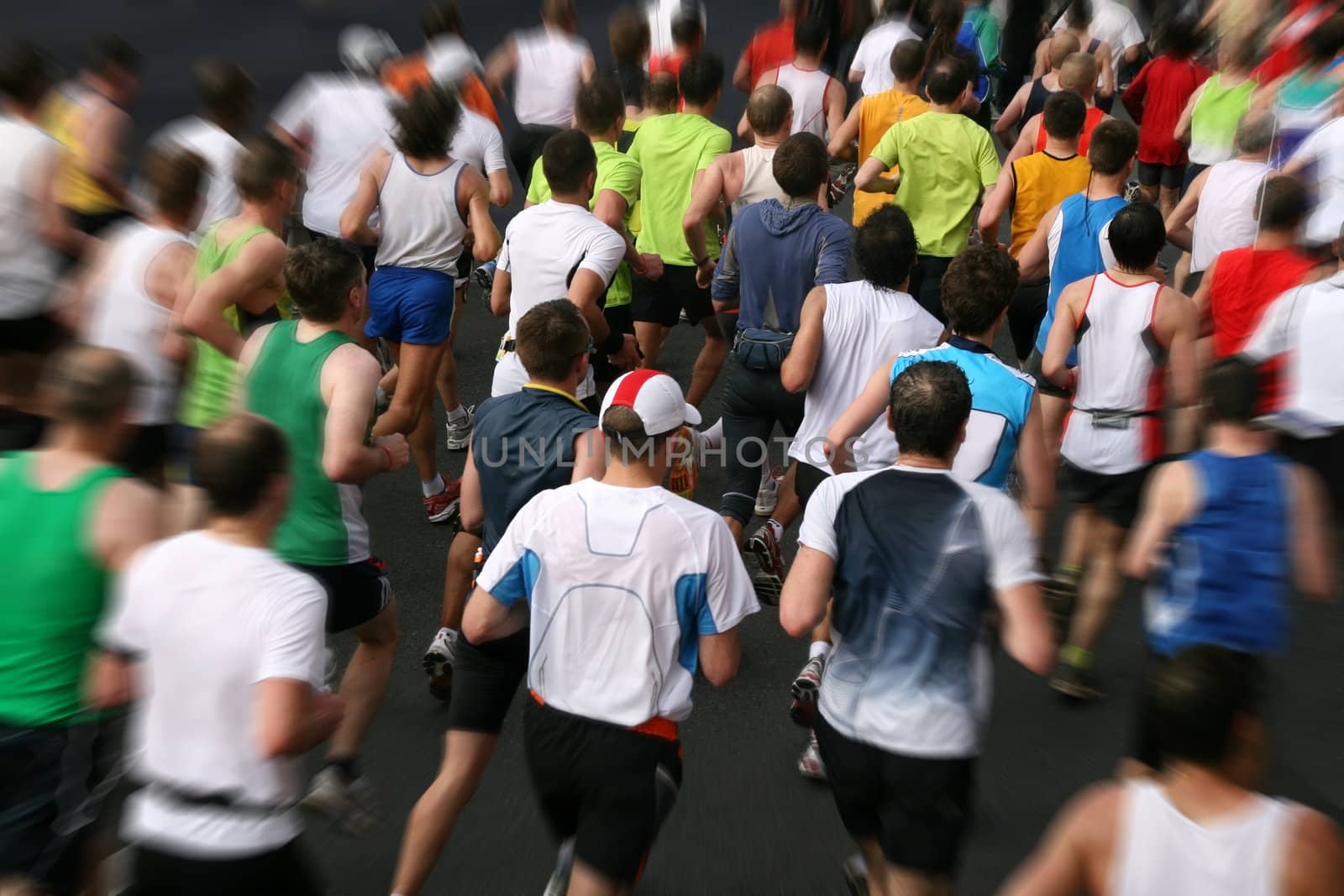 joggers racing a marathon competition