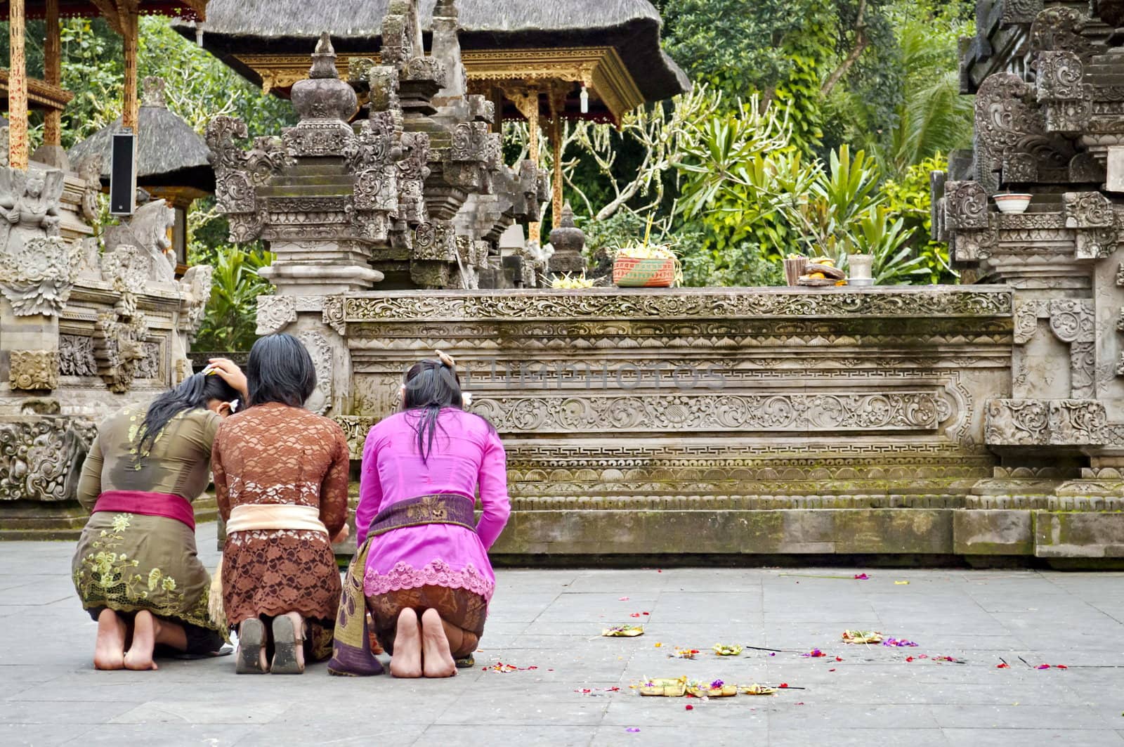 Indonesian woman praying a hindu temple offering to the gods