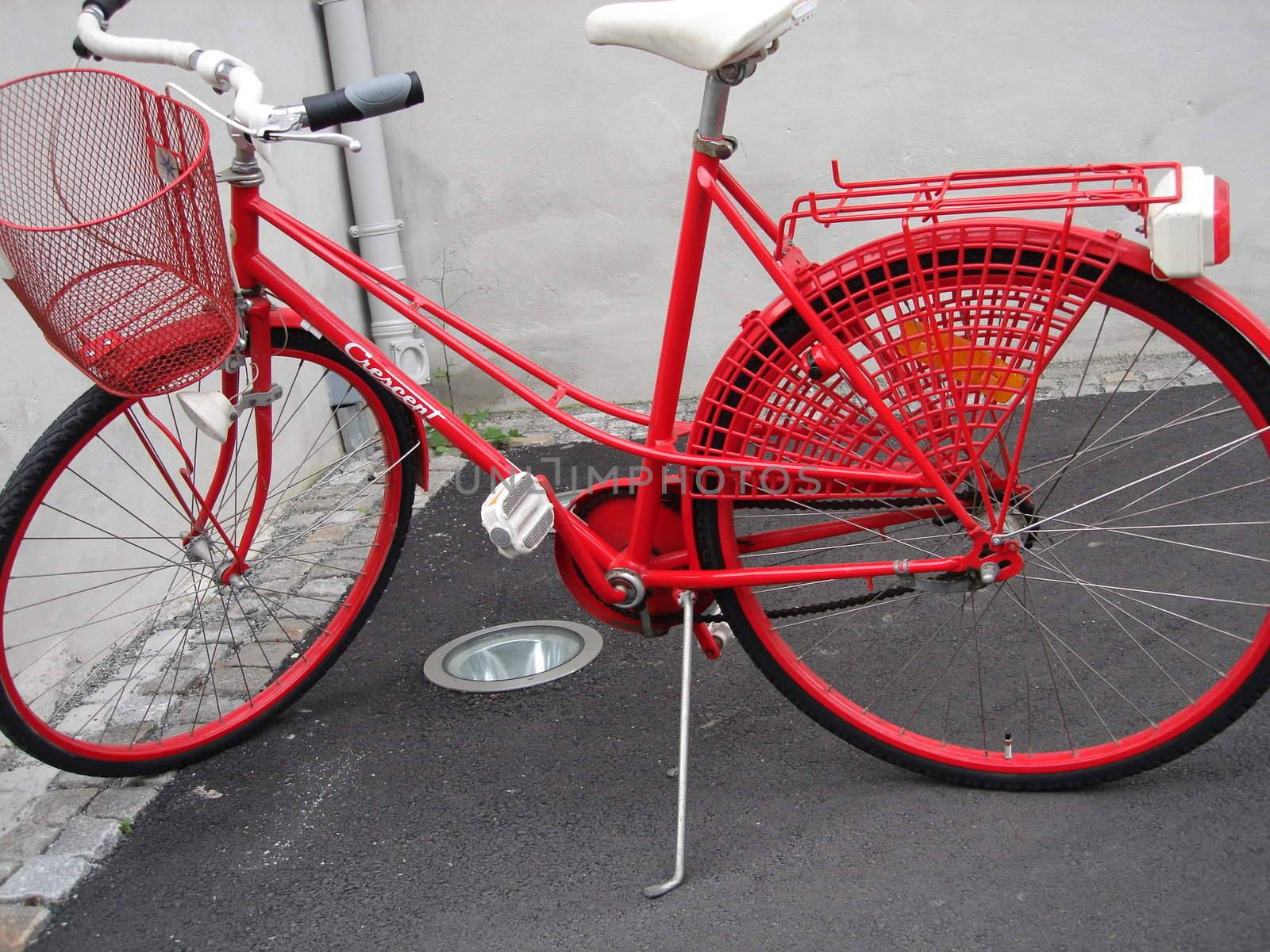 Scandinavian Lifestyle-a red bike by Bildehagen