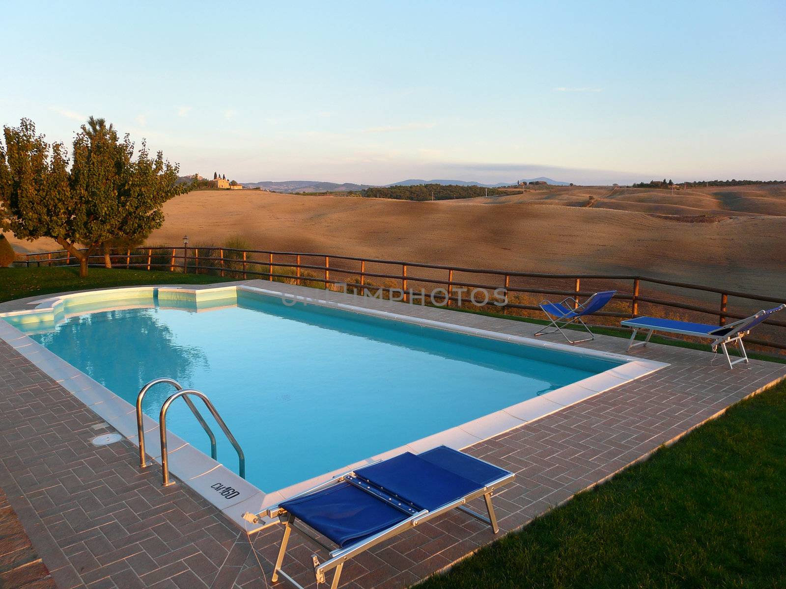 Pool in Tuscany by pljvv
