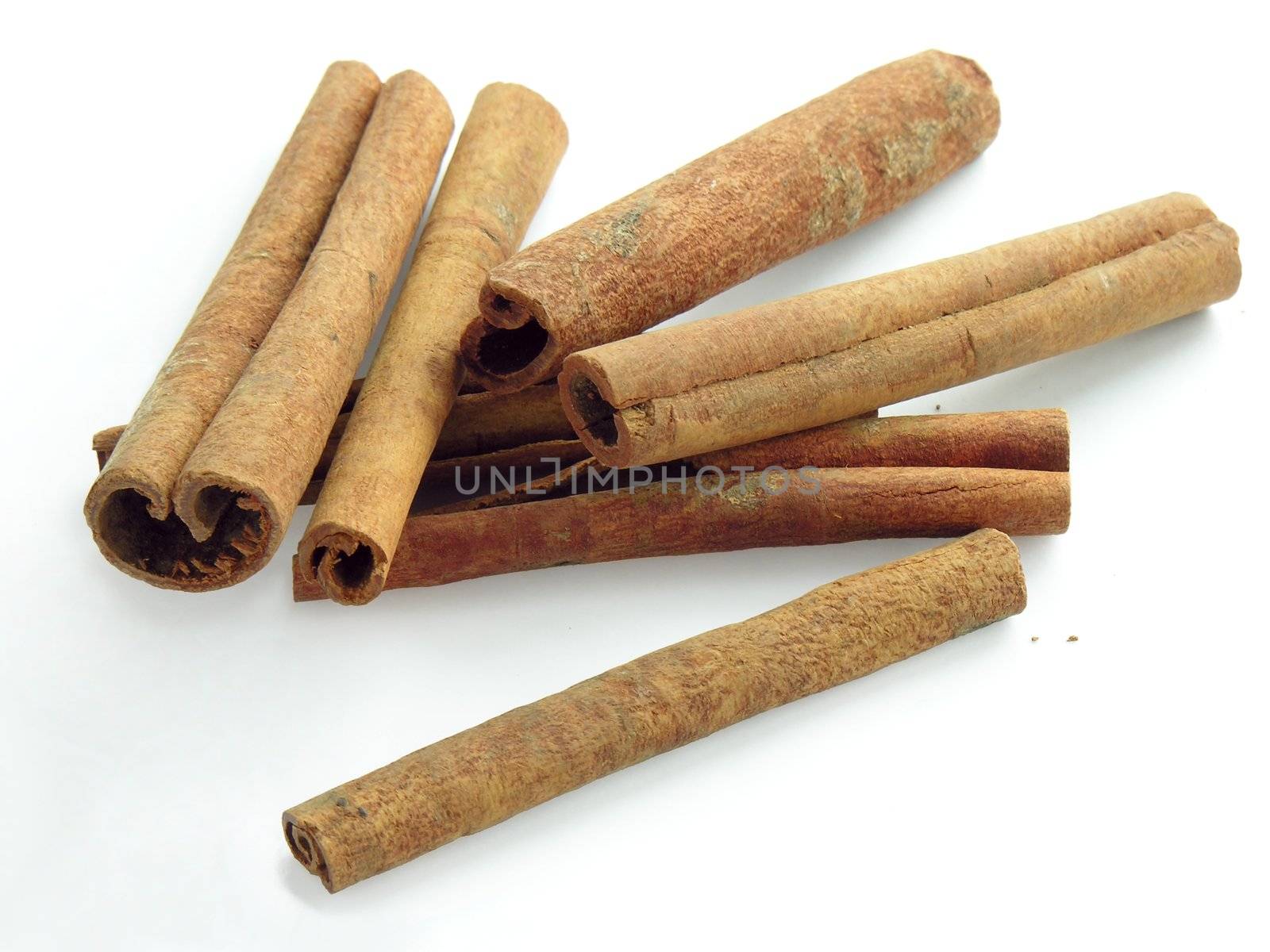 brown aromatish cinnamon barks