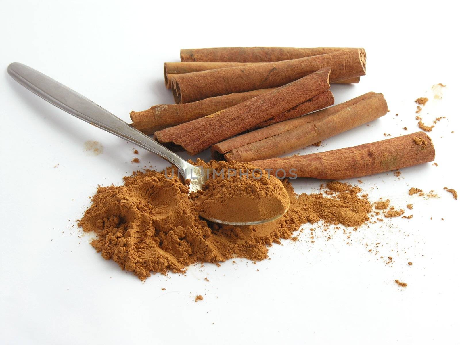 cinnamon barks and powder by RAIMA