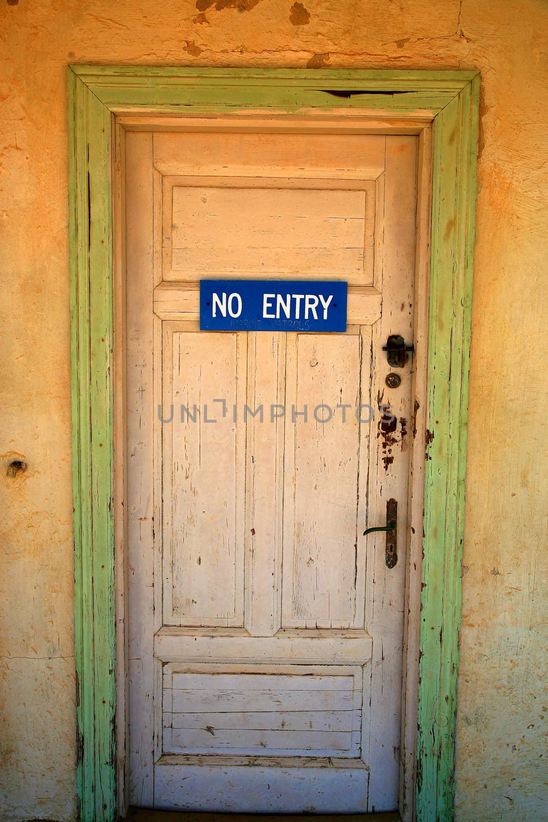 No Entry sign by watchtheworld