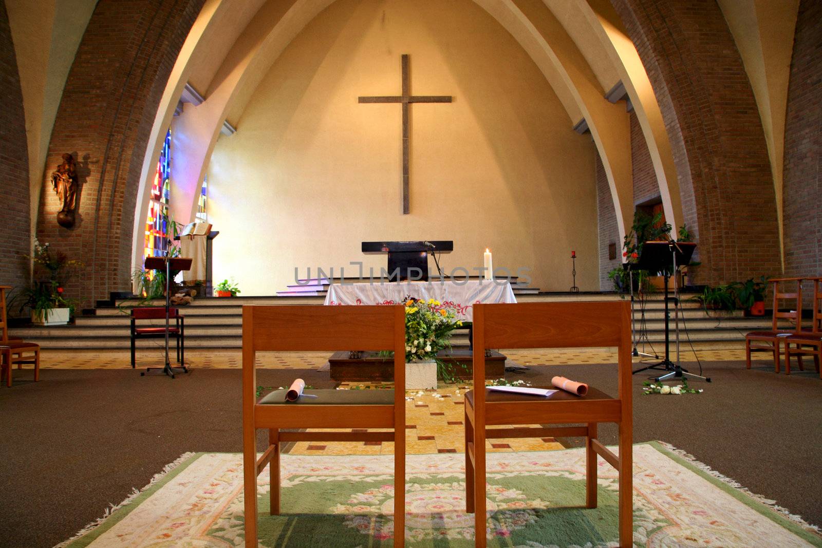 2 empty chairs in anchurch the day of the wedding