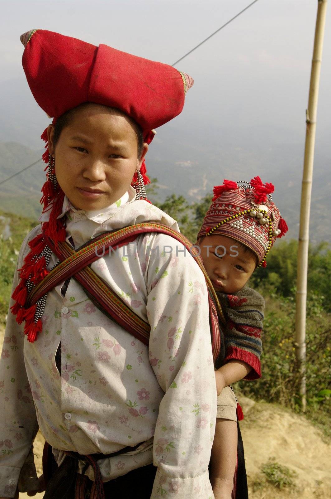 Red Hmong Sapa ethnic woman and baby by Duroc