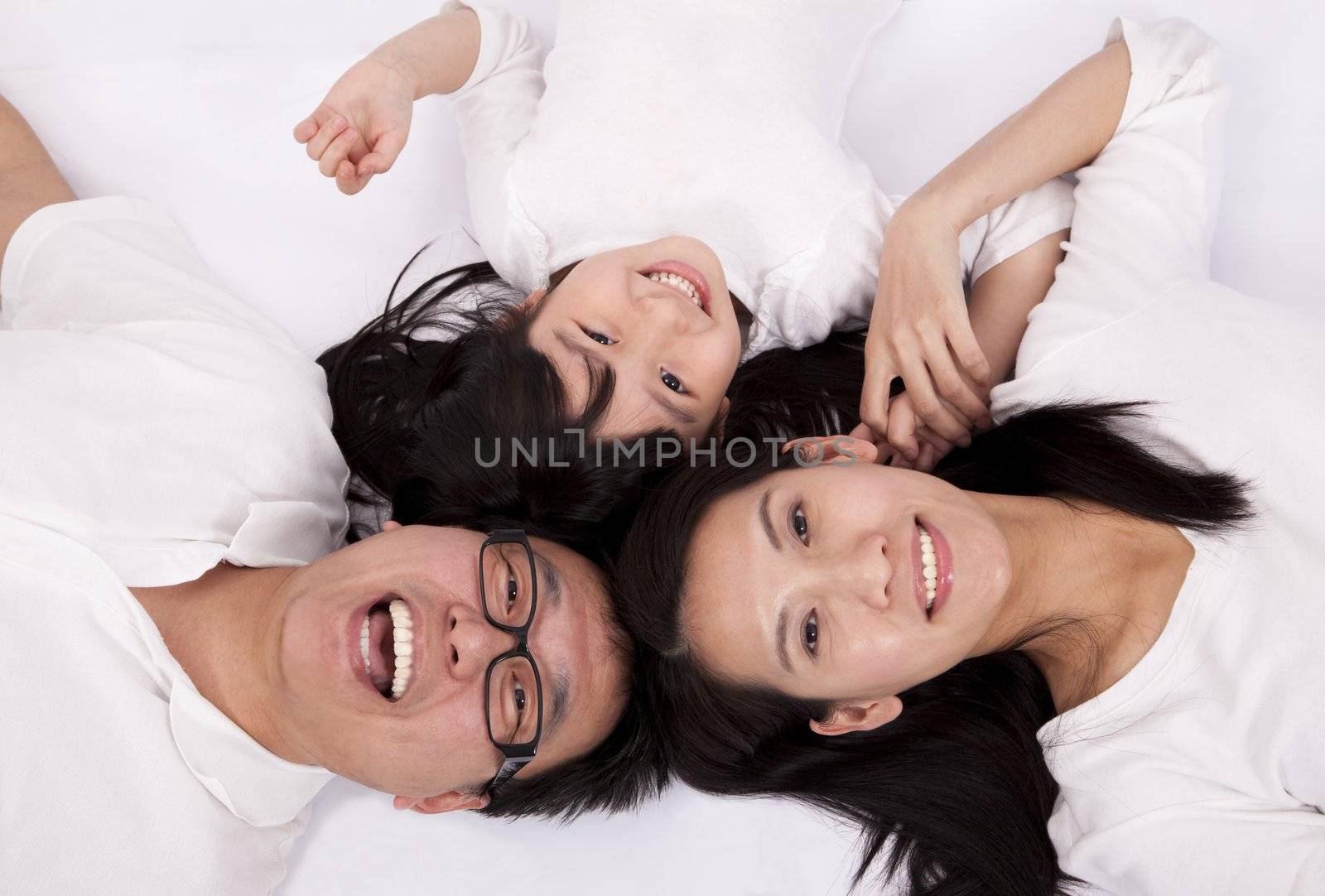 Happy asian family by tomwang