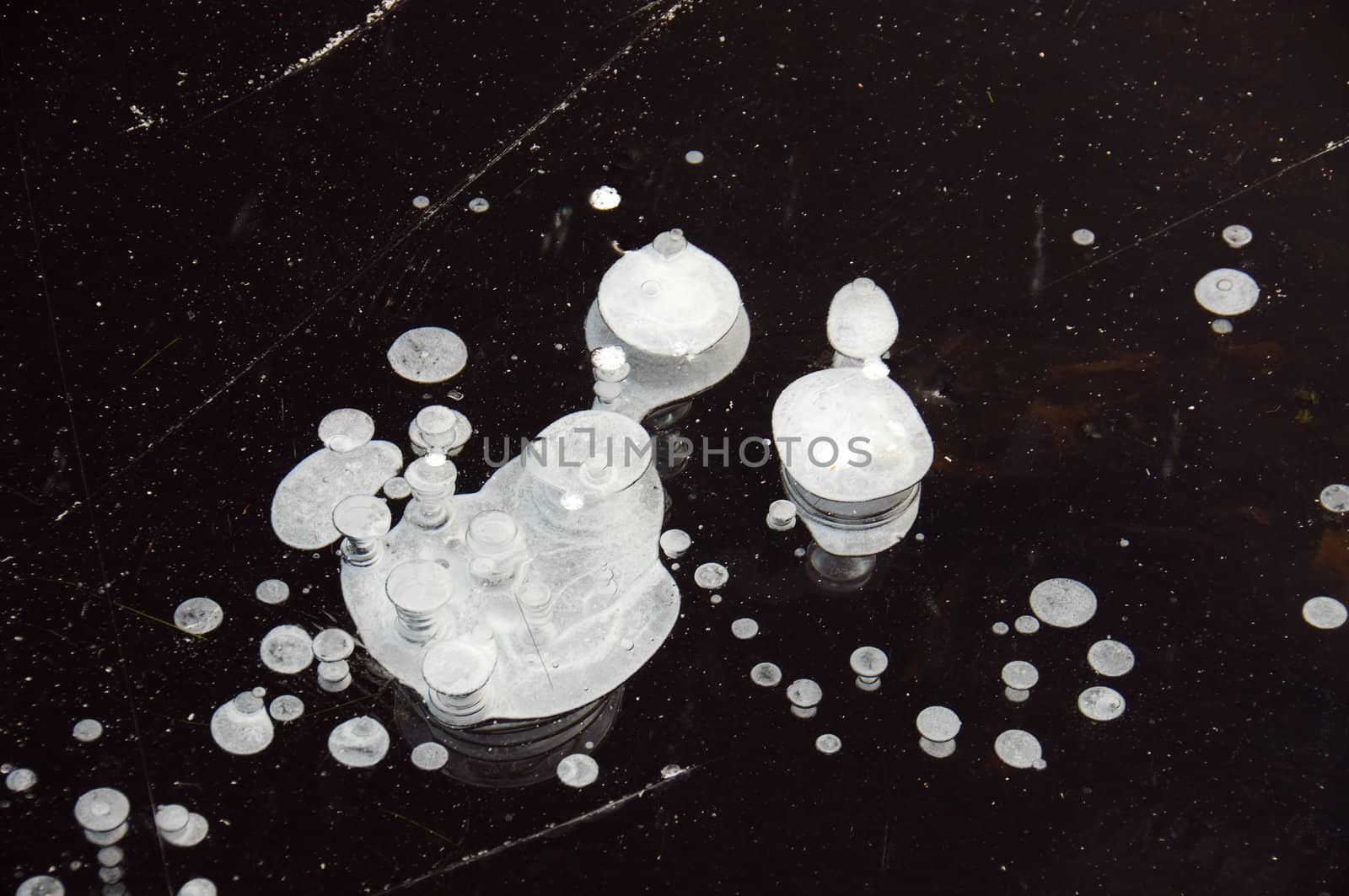 Air bubbles in ice by GryT