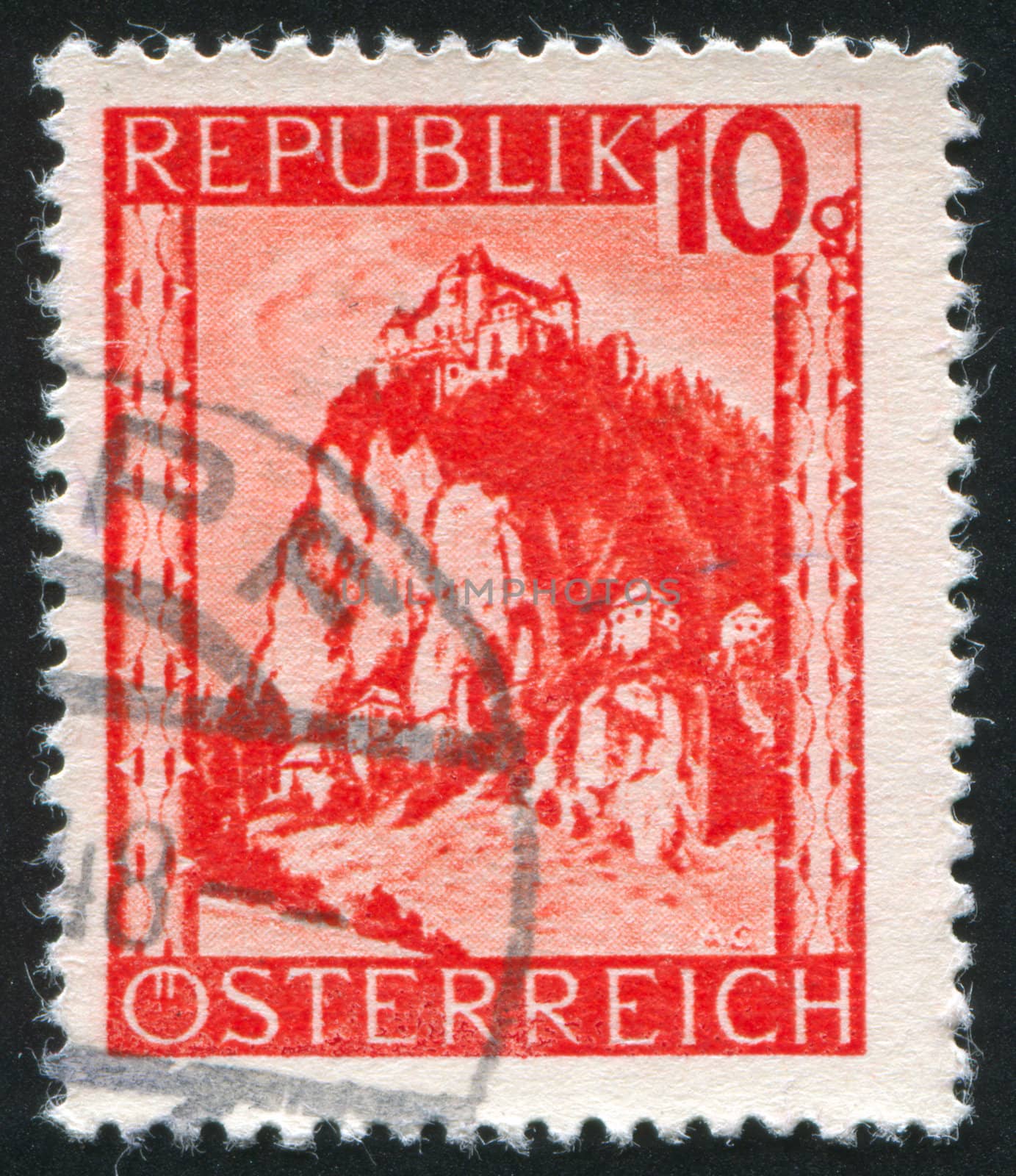 AUSTRIA - CIRCA 1946: stamp printed by Austria, shows Hochosterwitz, Carinthia, circa 1946