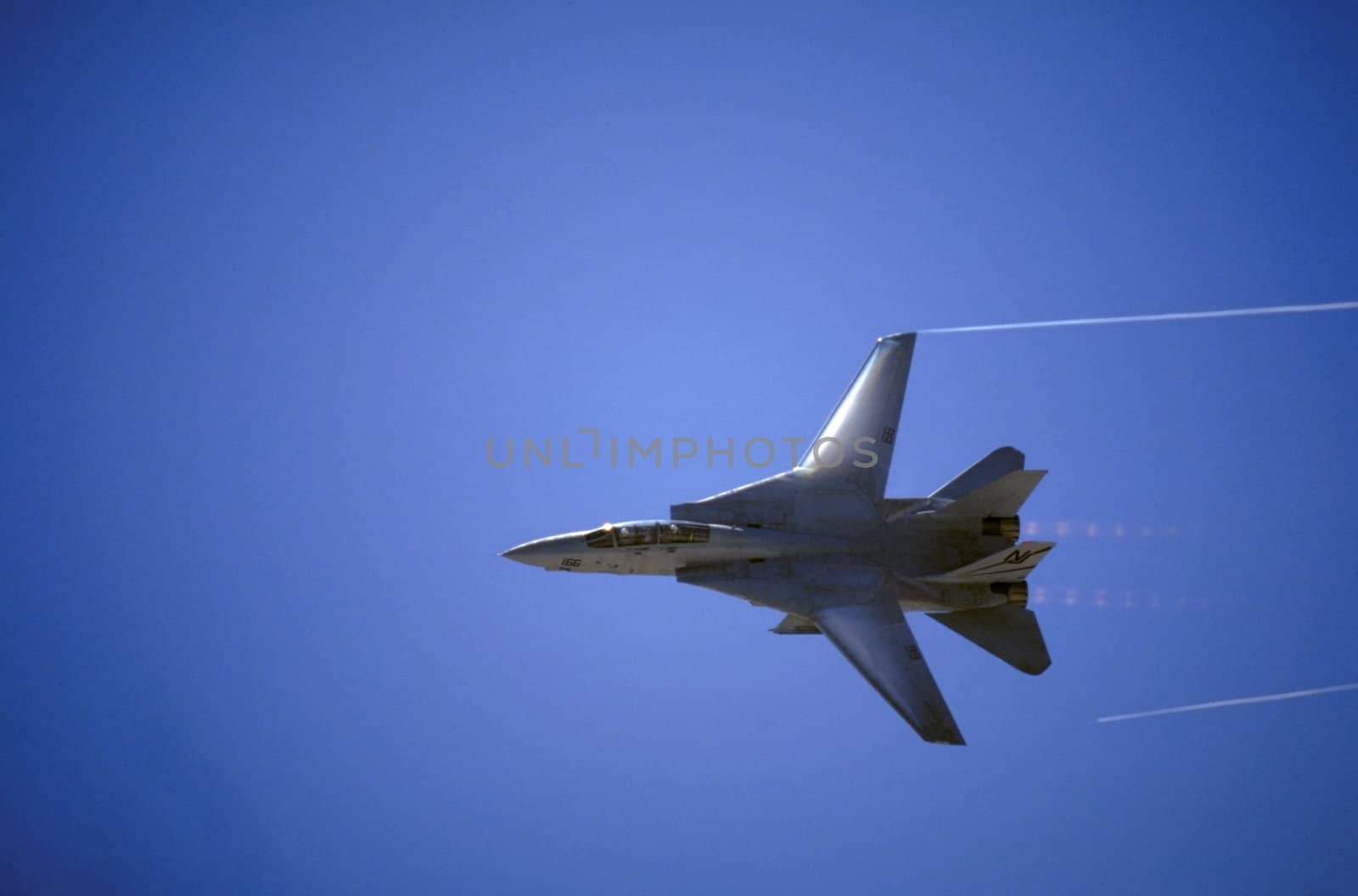 F-14 Tomcat in low fly