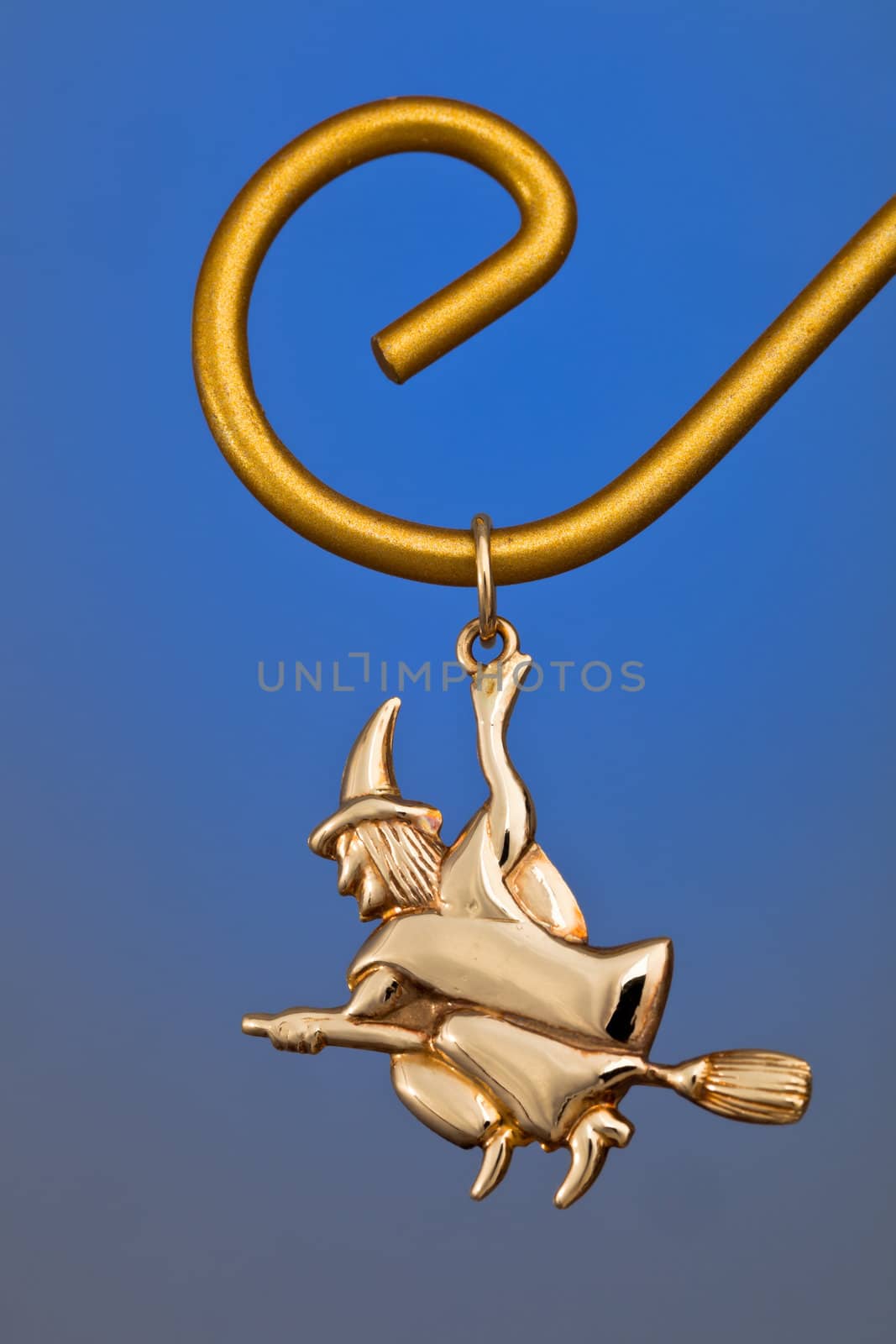 A Precious gold pendant, ideal like gift