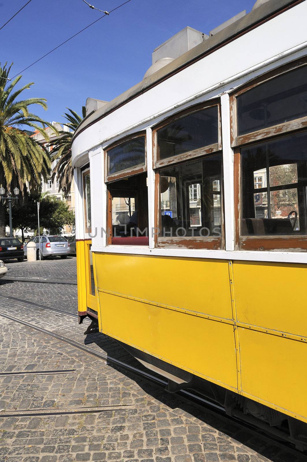 Lisbon Tram by ventdusud