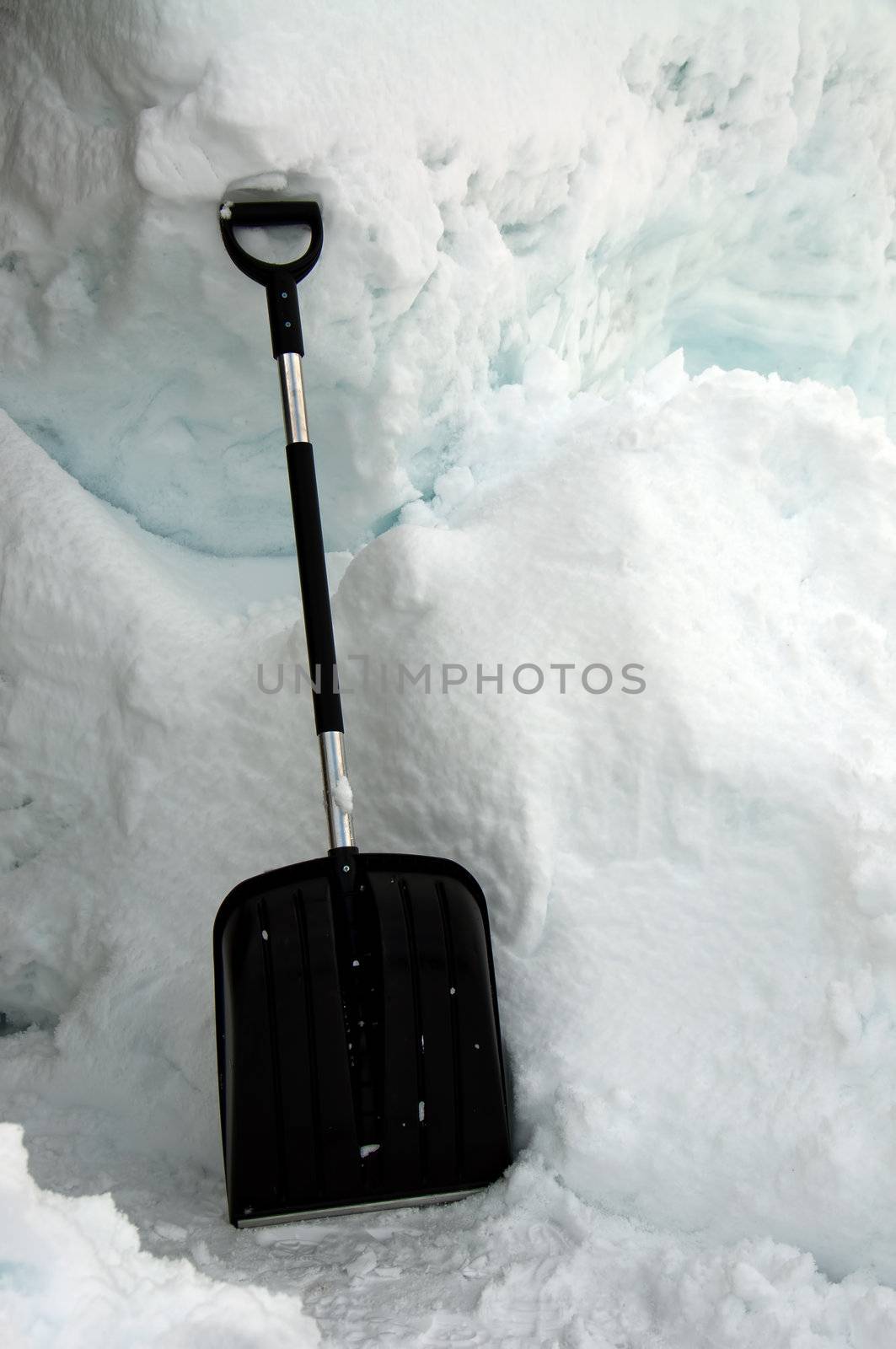 Snow shovel by GryT