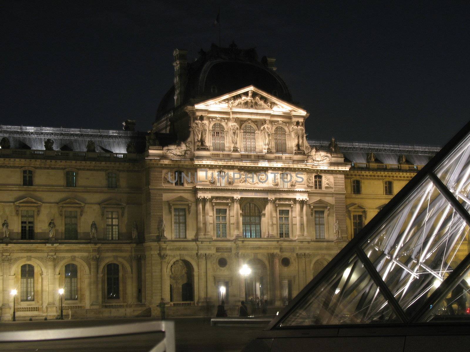 Louvre at night by keki