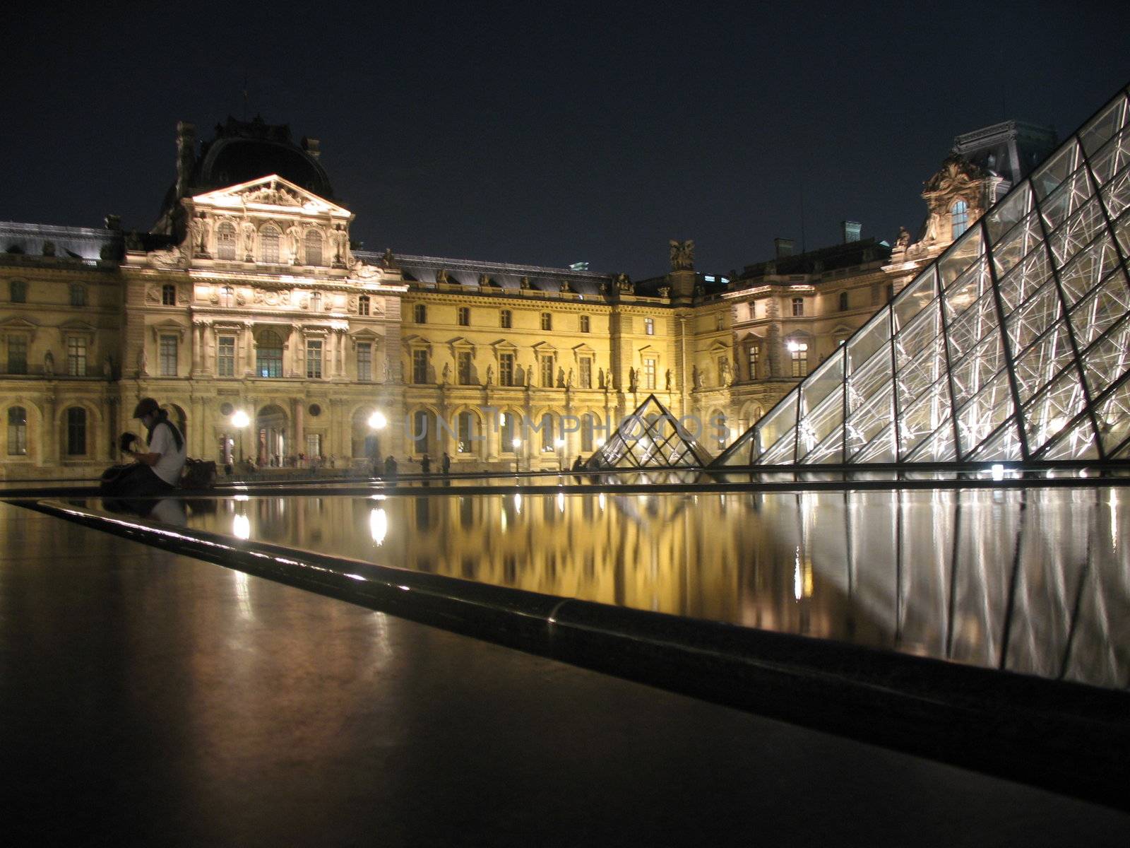 The Louvre Pyramid by keki