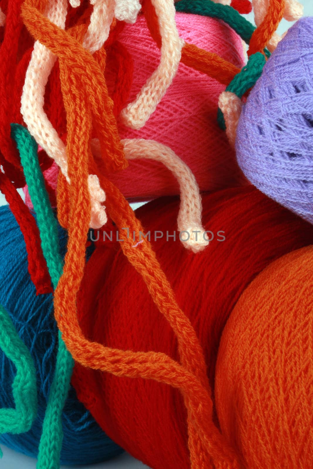 Colorful full woolen balls and threads randomly kept.