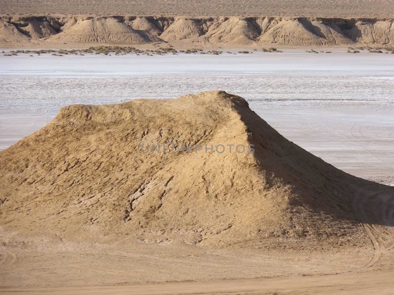 desert of sand and salt in Tunisia