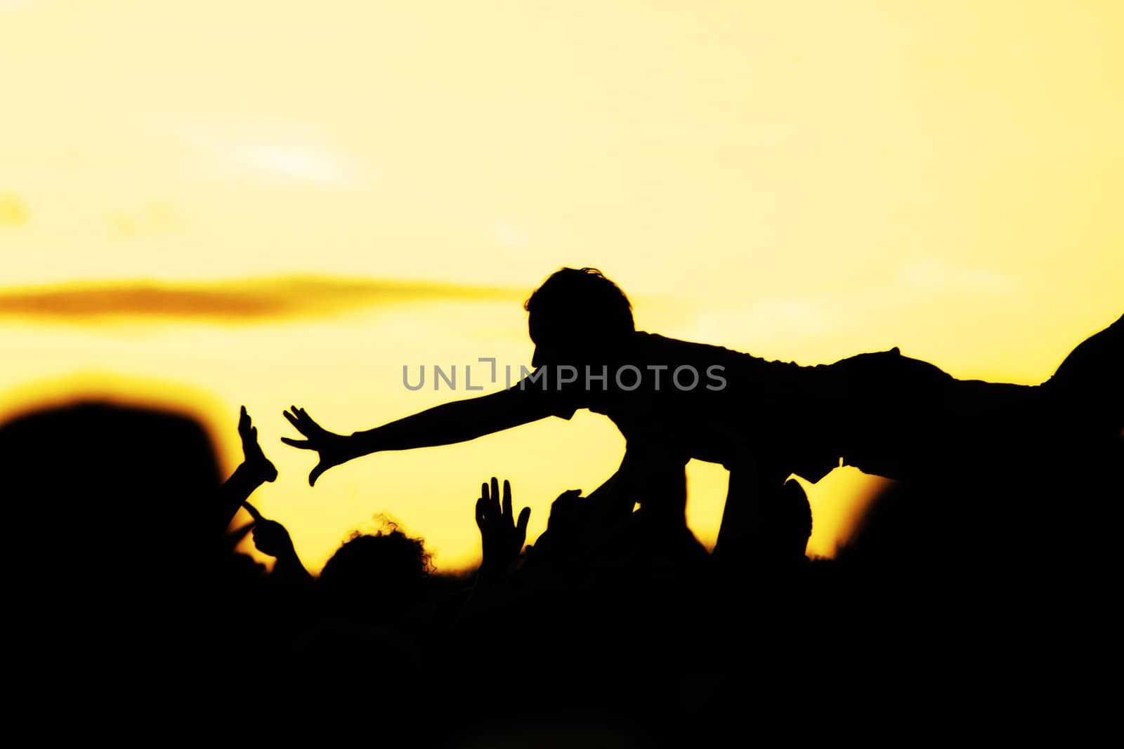 crowdsurfer by yucas