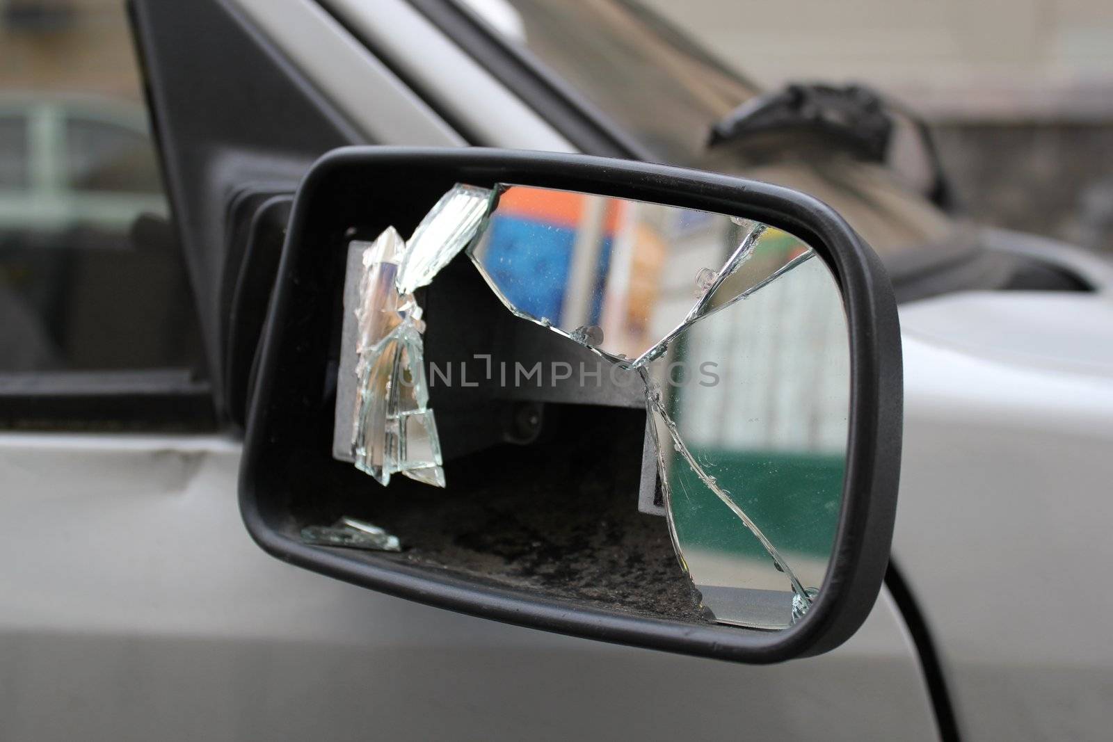 Broken rear mirror by Elenaphotos21