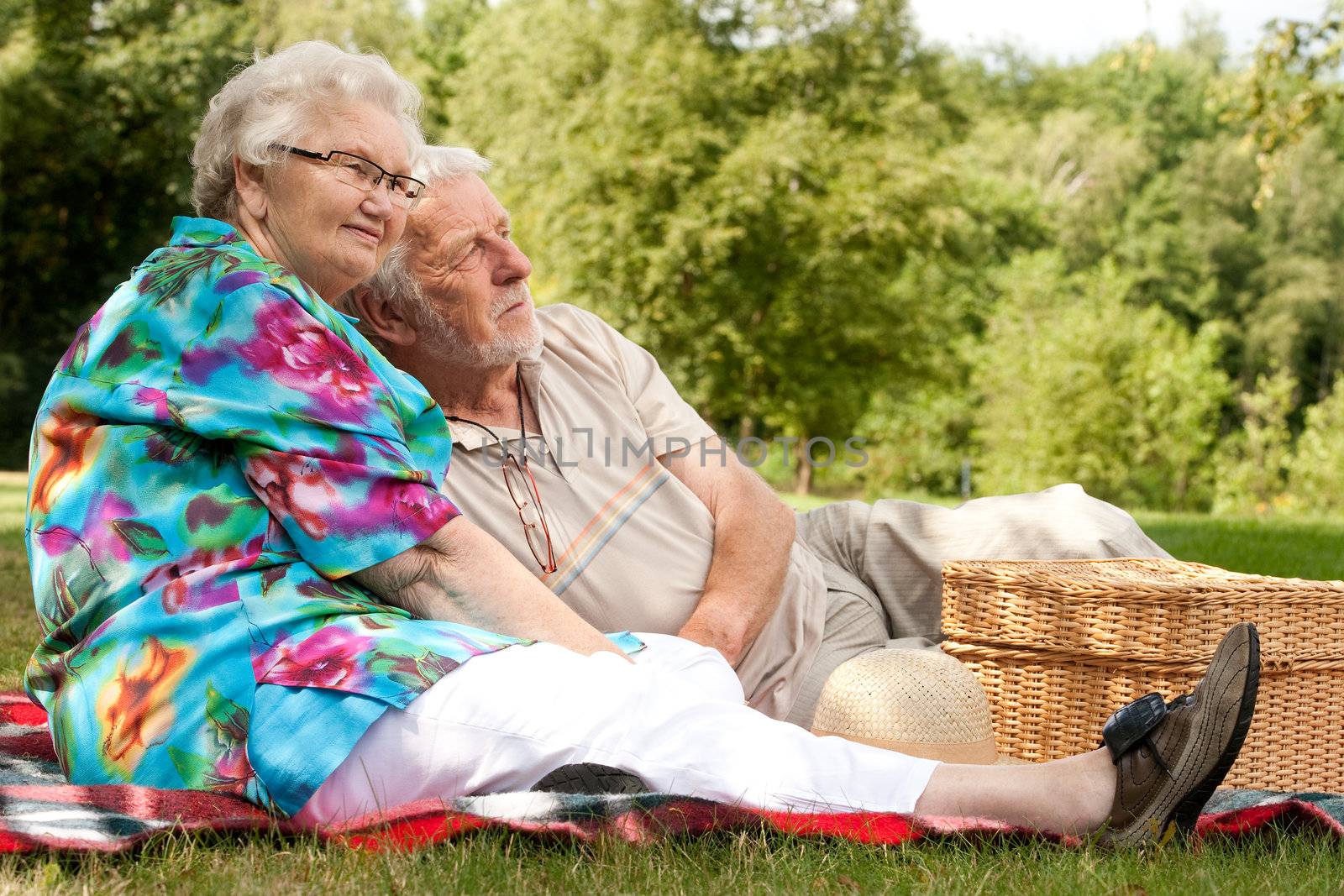 Elderly couple enjoying the spring by DNFStyle