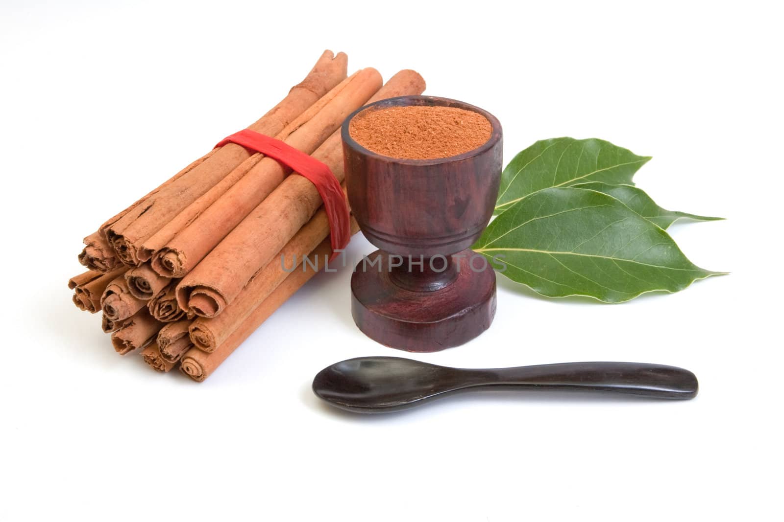 Bundle of cinnamon with powder and leaves