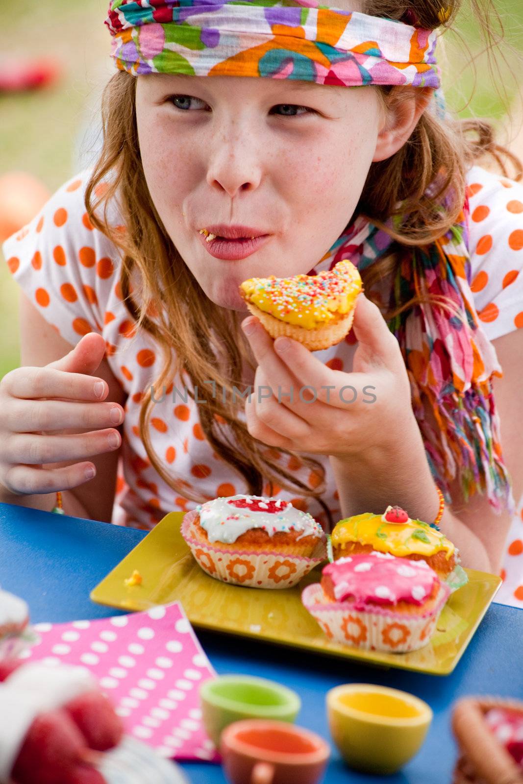 Happy eating cupcake girl by DNFStyle