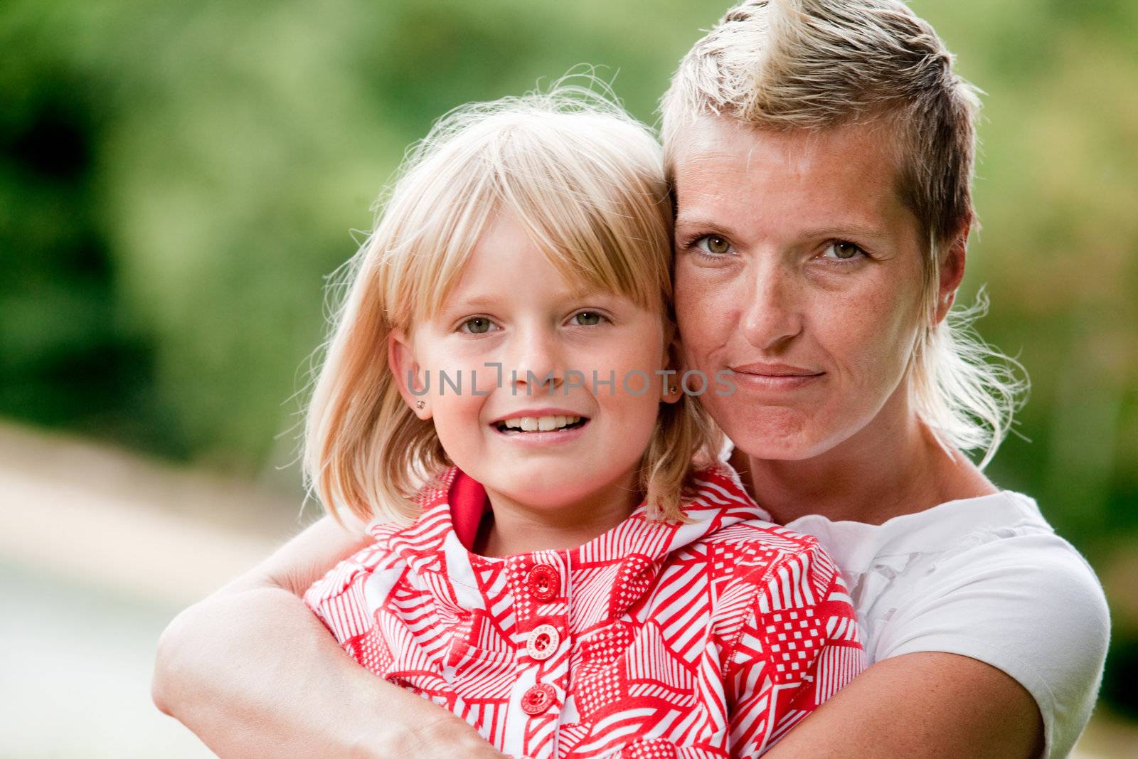 Mother and daugther portrait by DNFStyle