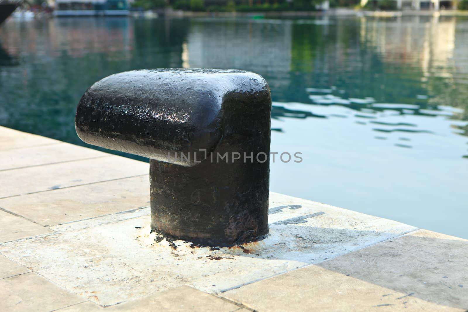 Black ship mooring point